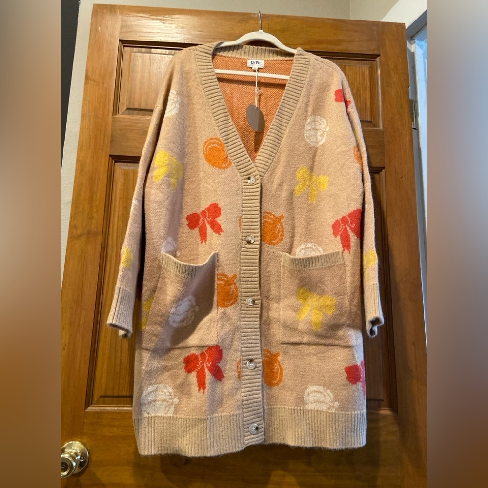 NWT! BiBi Women's fall Beige Cardigan with Multicolor Bow & pumpkin Patterns